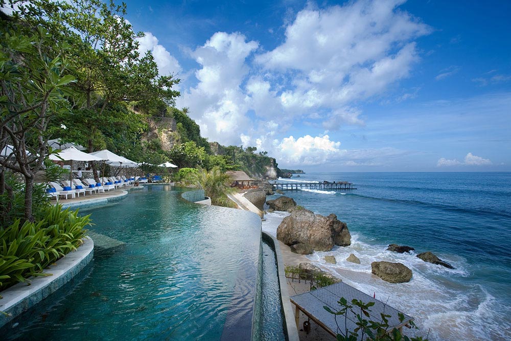 10-Spectacular-Infinity-Pools-04