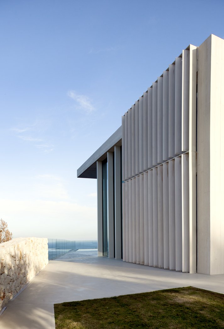 Ein Blick aufs Meer by Ramon Esteve Estudio 3