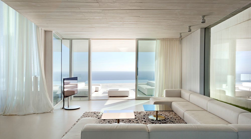 Ein Blick aufs Meer by Ramon Esteve Estudio 4