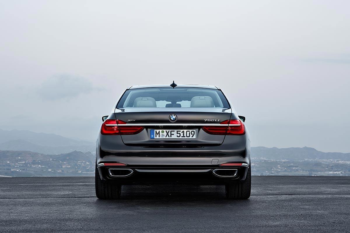 Luxurious Driving: The new BMW 7 Series 10