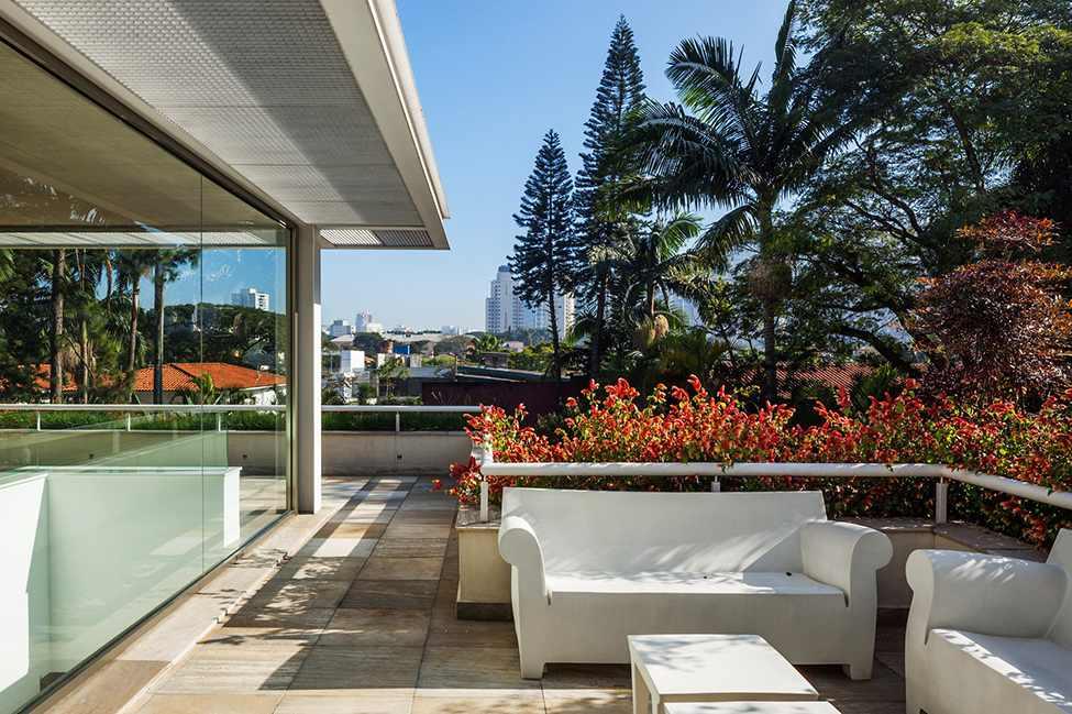 Contemporary MG Residence by Reinach Mendonça Arquitetos Associados 16