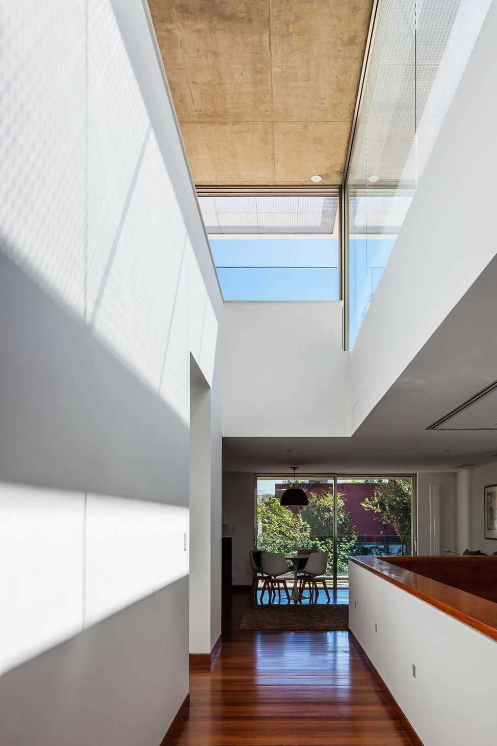 Contemporary MG Residence by Reinach Mendonça Arquitetos Associados 7