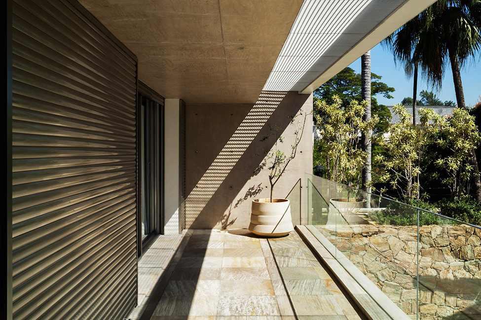 Contemporary MG Residence by Reinach Mendonça Arquitetos Associados 5