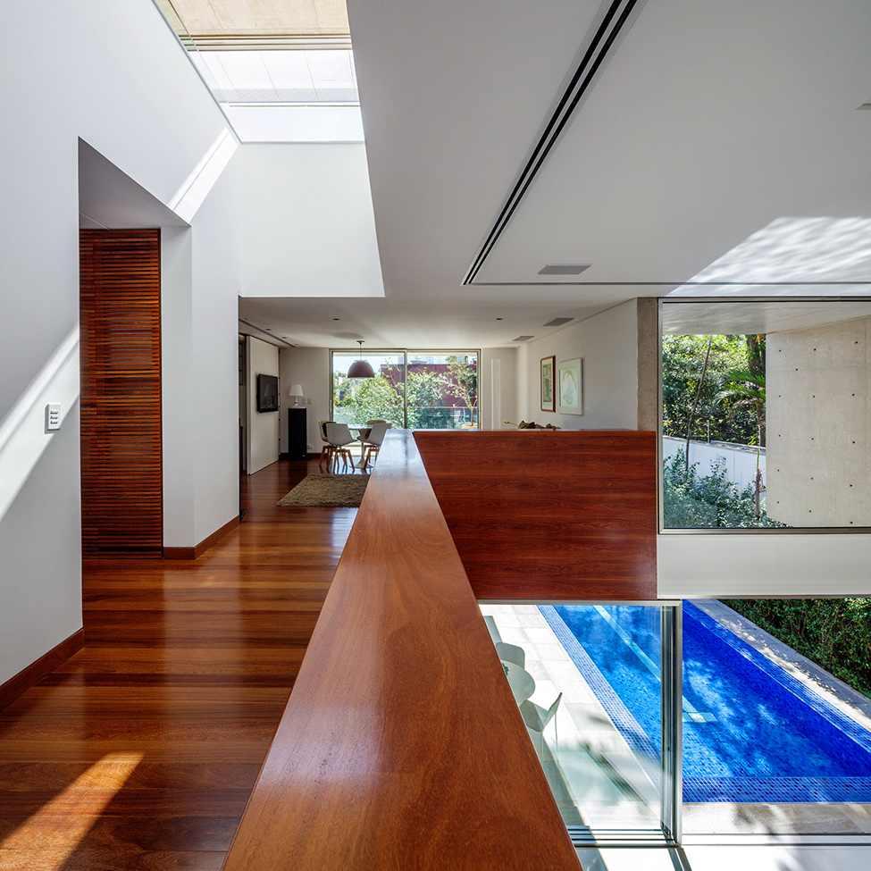 Contemporary MG Residence by Reinach Mendonça Arquitetos Associados 6