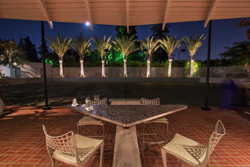 Ellen DeGeneres Bought Luxury Mansion In Los Angeles For $40 Million 12