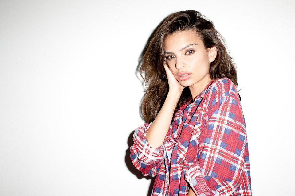 Emily Ratajkowski Backstage Shoot