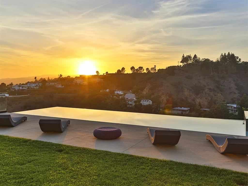 Contemporary 9133 Oriole Way – Sunset Strip Home 18
