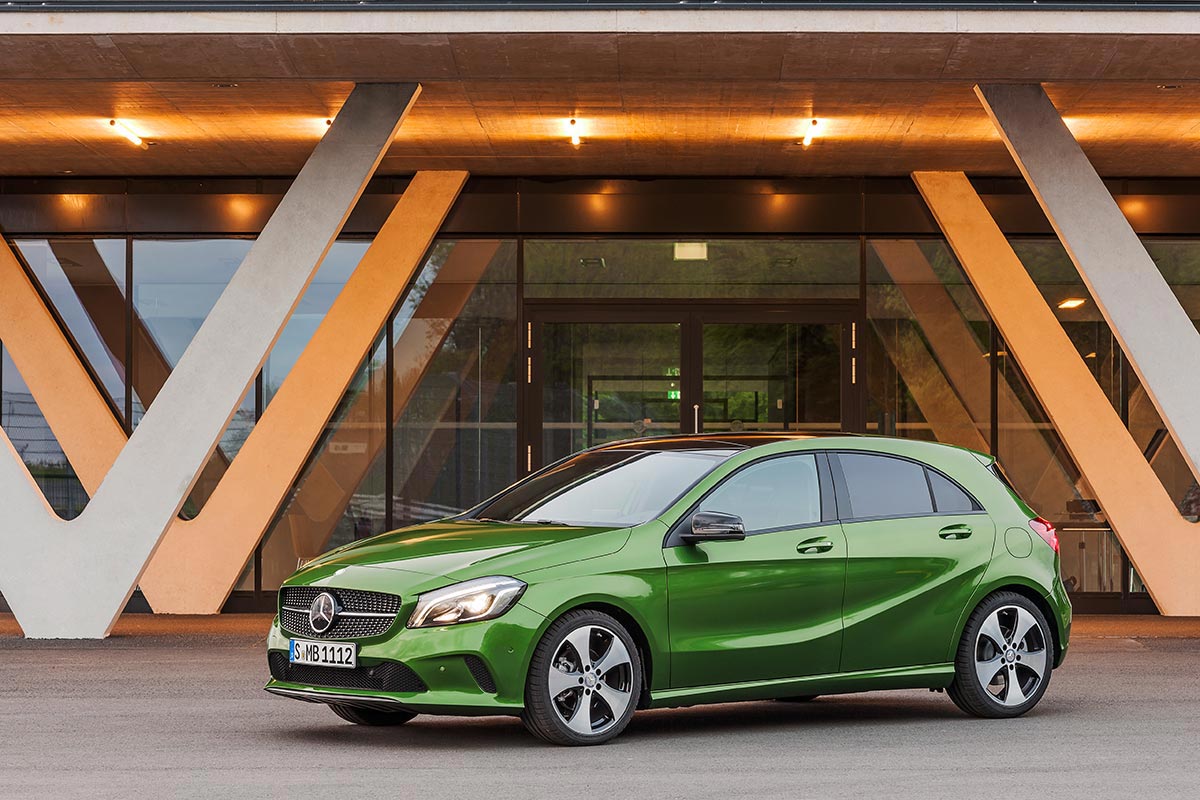 A-Klasse A 220d4MATIC (Style), Elbaitgrün. Interieur Schwarz / Grün