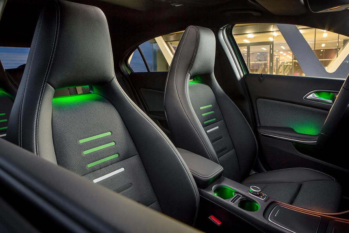 A-Klasse A 220d 4MATIC (Style), Elbaitgrün. Interieur Schwarz / Grün