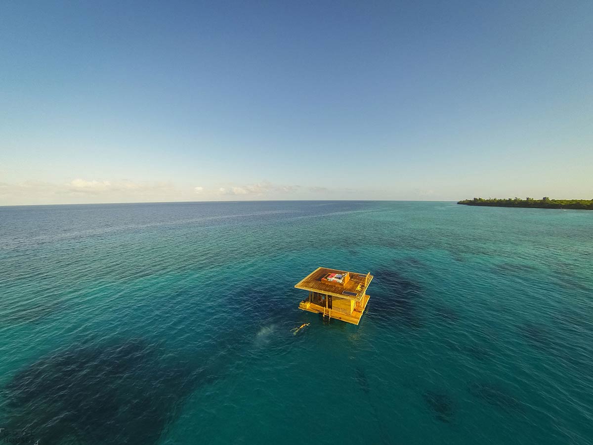 Underwater-Room-x-Manta-Resort-02