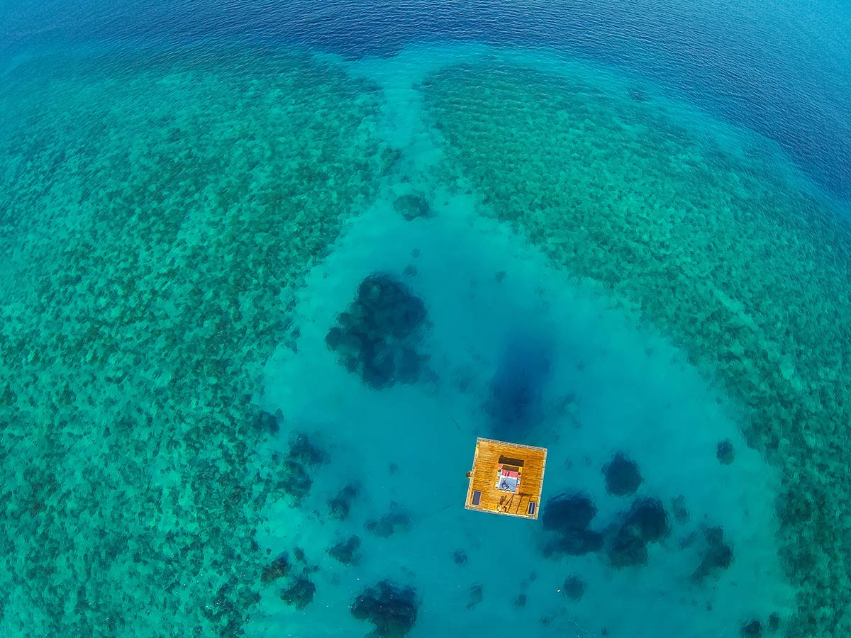 Underwater-Room-x-Manta-Resort-03