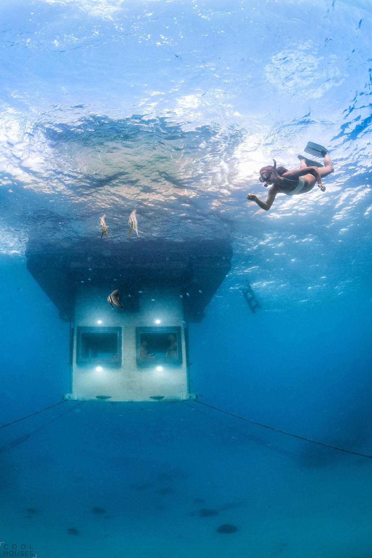 Underwater-Room-x-Manta-Resort-05