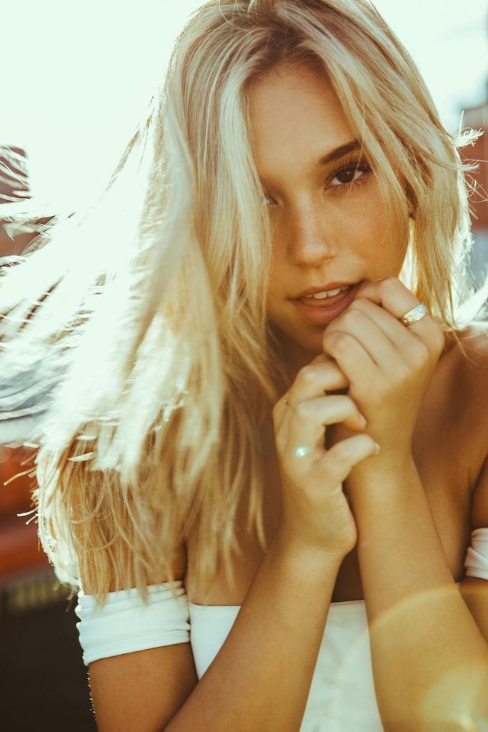 Alexis Ren von Lucas Passmore fürs Nous Magazin 3