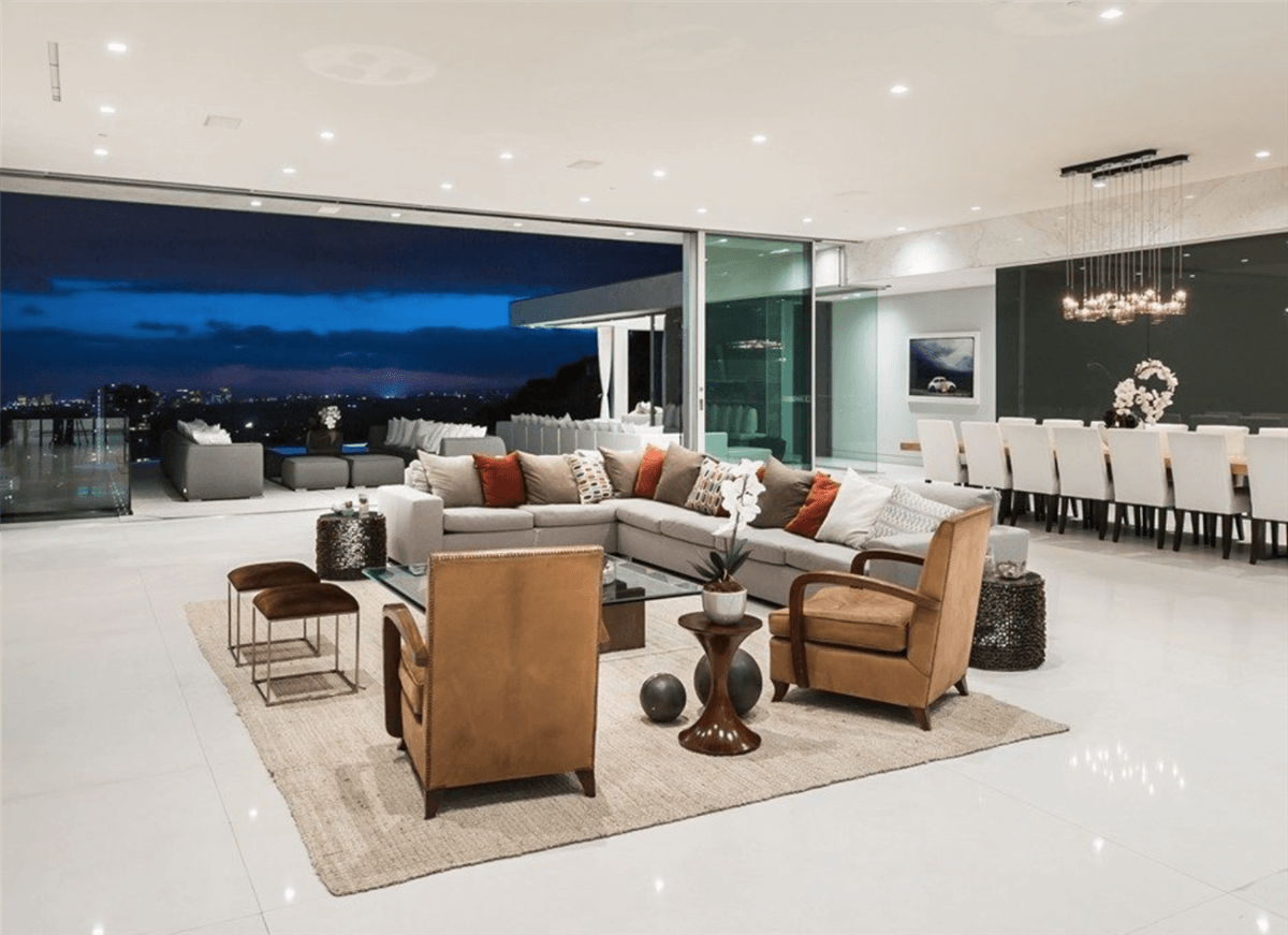 Rent the Winklevoss Mansion in L.A for $150.000 13
