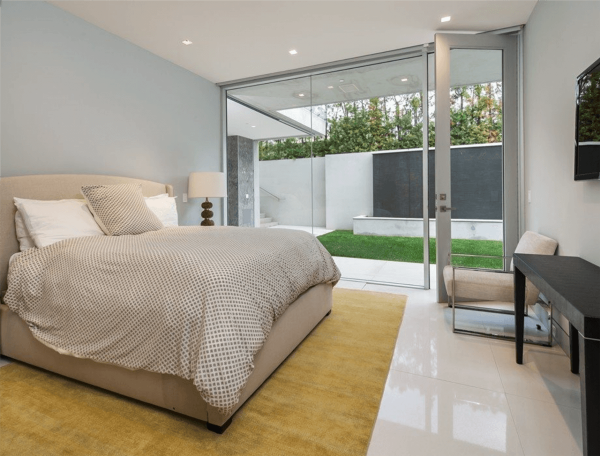 Rent the Winklevoss Mansion in L.A for $150.000 9