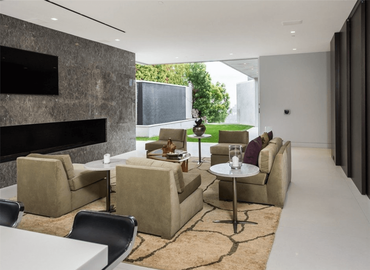 Rent the Winklevoss Mansion in L.A for $150.000 7