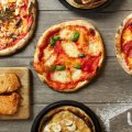 Dieser tragbare Ofen backt eine Pizza in nur 2 Minuten