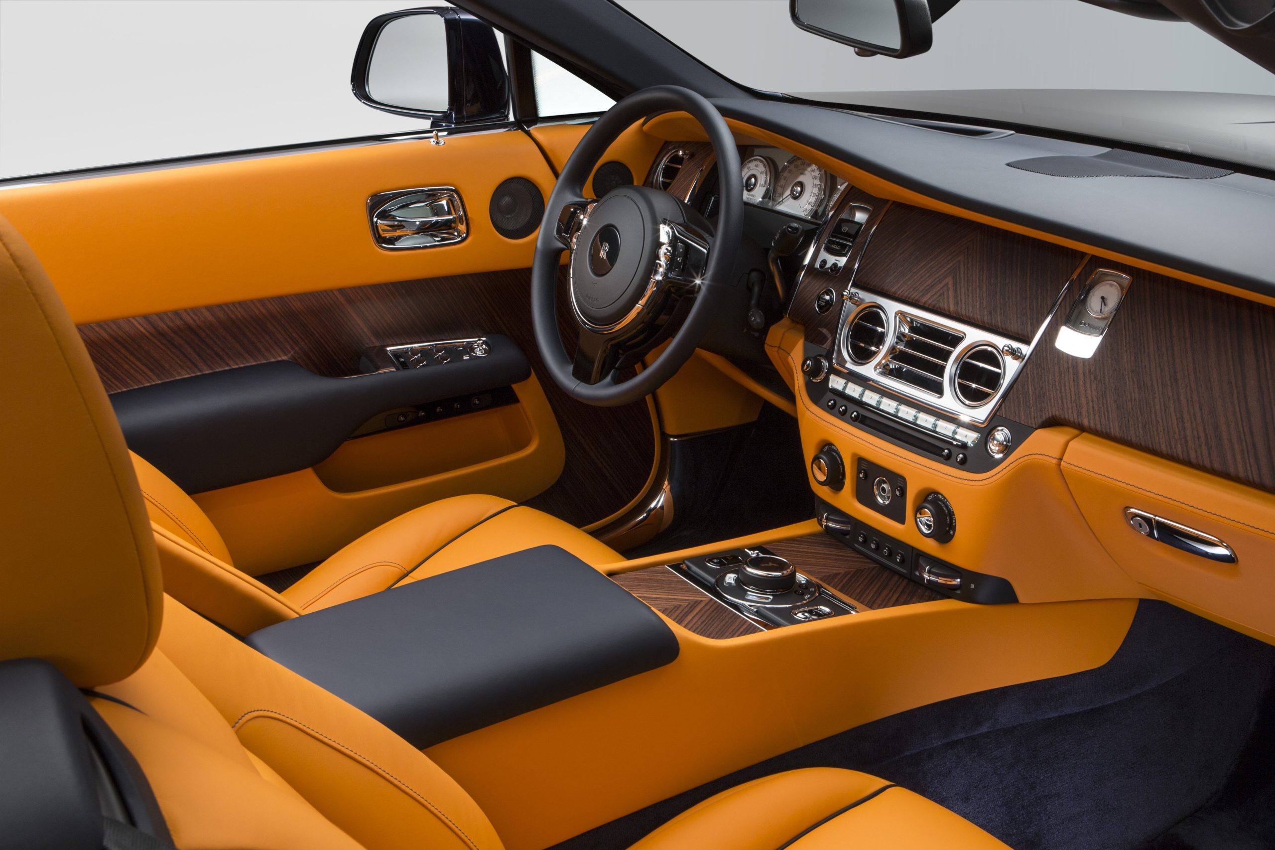 Homage to a life on the Côte d’Azur: The New Rolls-Royce Dawn 9