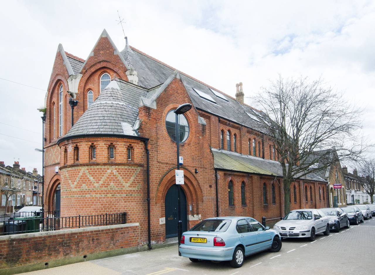 A massive London Church is transformed into a Luxury Home 7