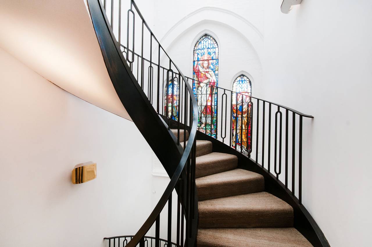 A massive London Church is transformed into a Luxury Home 11