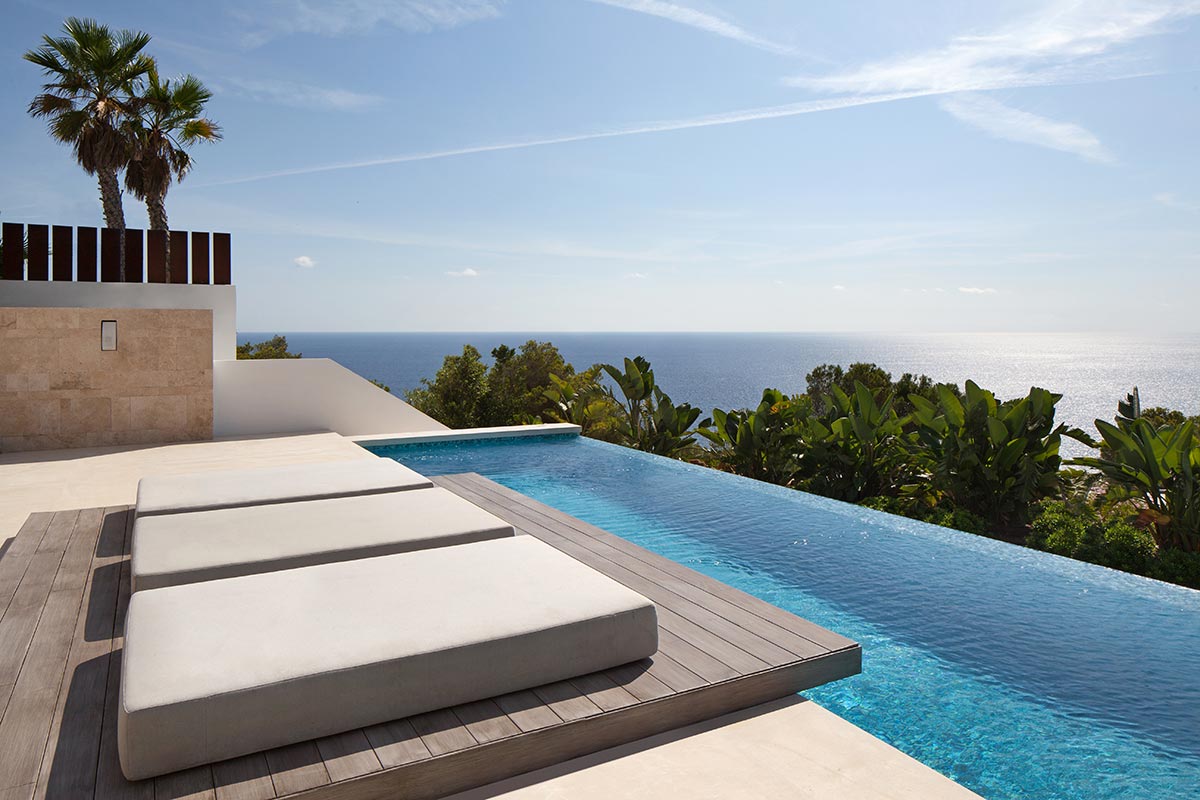 Luxuriöse Villa mit Meerblick auf Ibiza von SAOTA & ARRCC 4