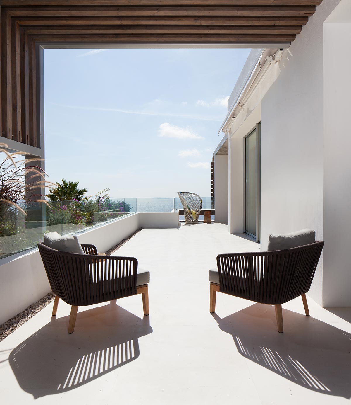 Luxuriöse Villa mit Meerblick auf Ibiza von SAOTA & ARRCC 5