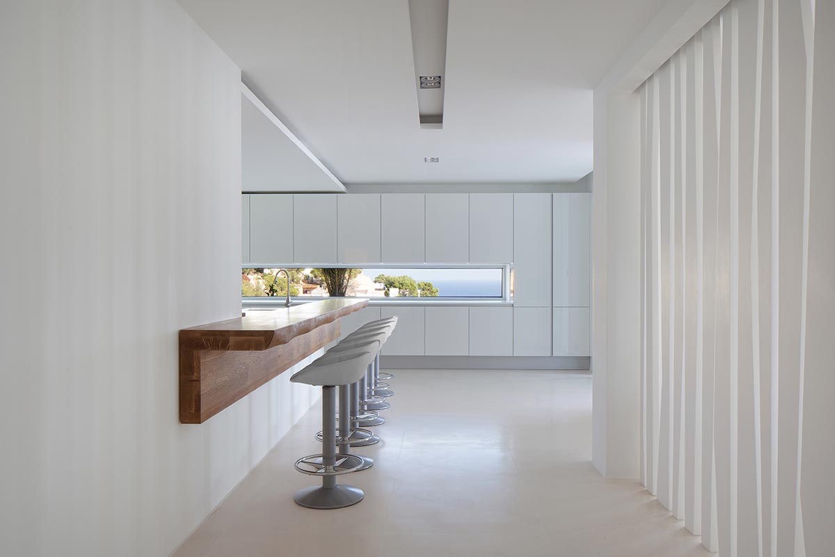 Luxuriöse Villa mit Meerblick auf Ibiza von SAOTA & ARRCC 10