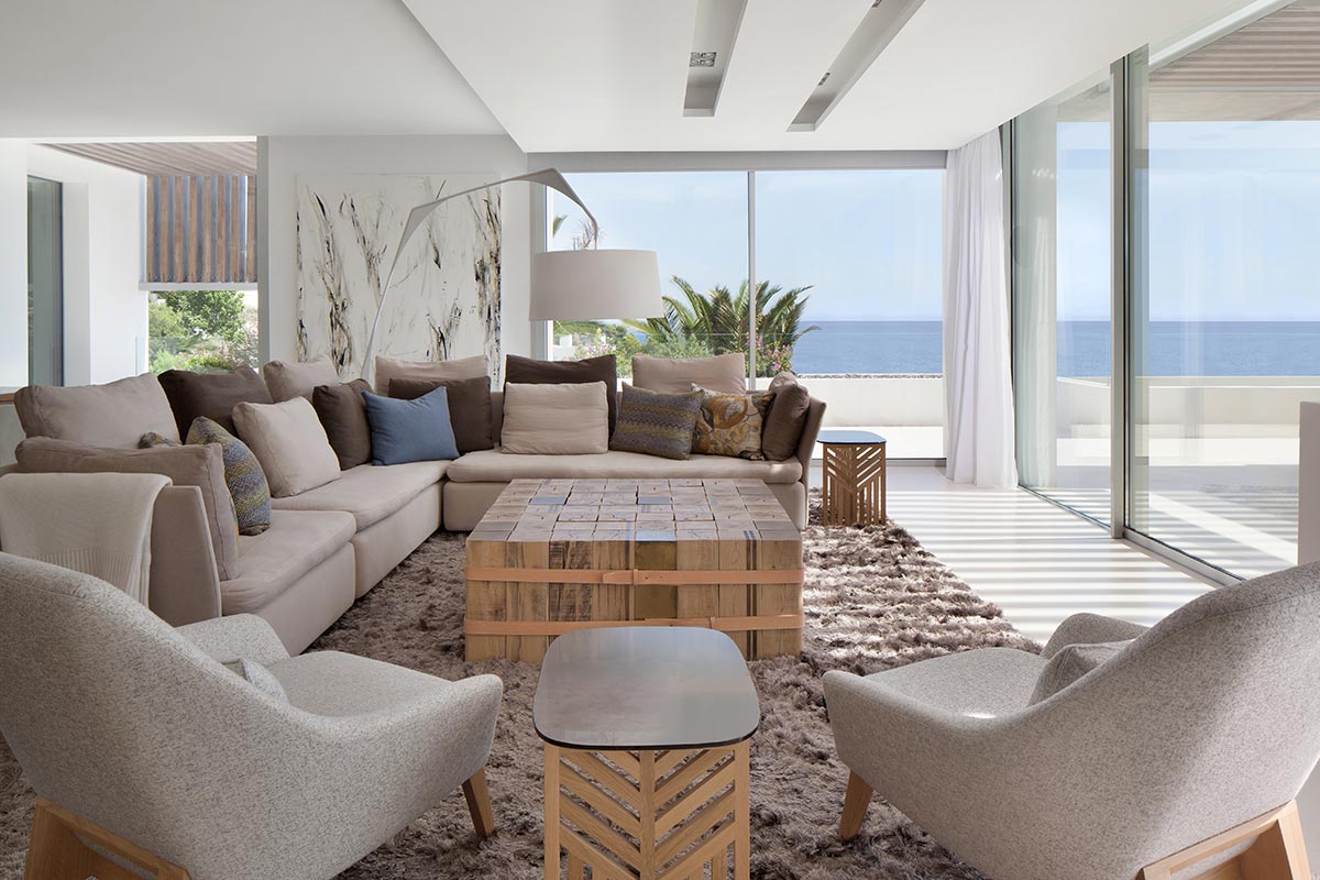 Luxuriöse Villa mit Meerblick auf Ibiza von SAOTA & ARRCC 16