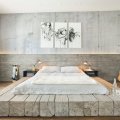 Ein Bett aus alten restaurierten Holzblöcken