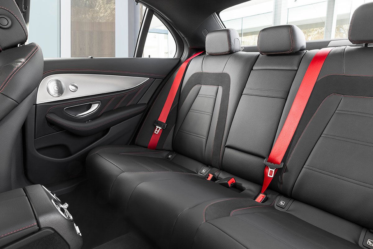 Der neue leistungsstarke Mercedes-AMG E 43 4MATIC 12