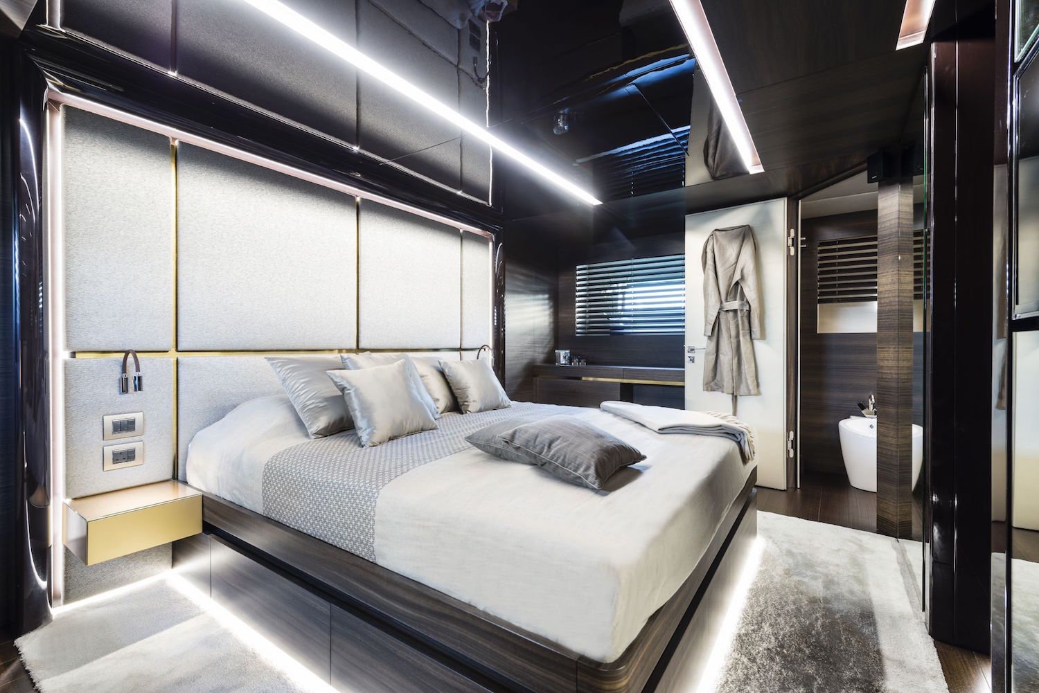 30 Meters Elegance: The Tecnomar Nadara Zahraa Yacht 4
