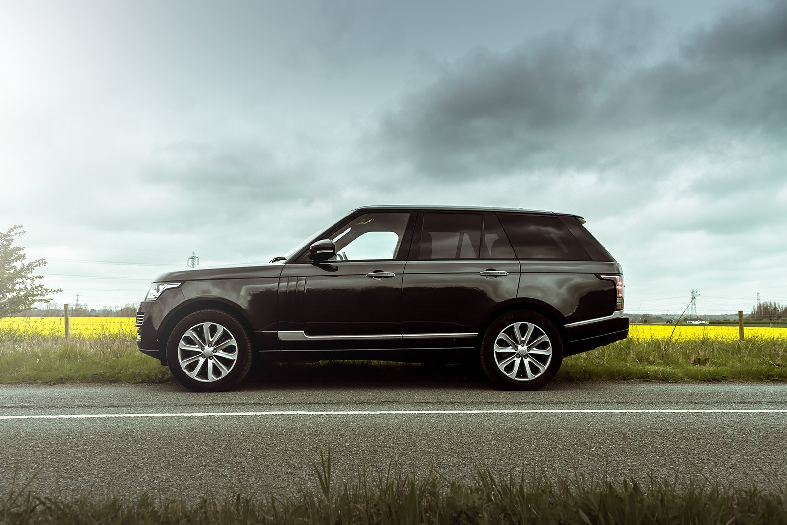 Range Rover Vogue SE Featured