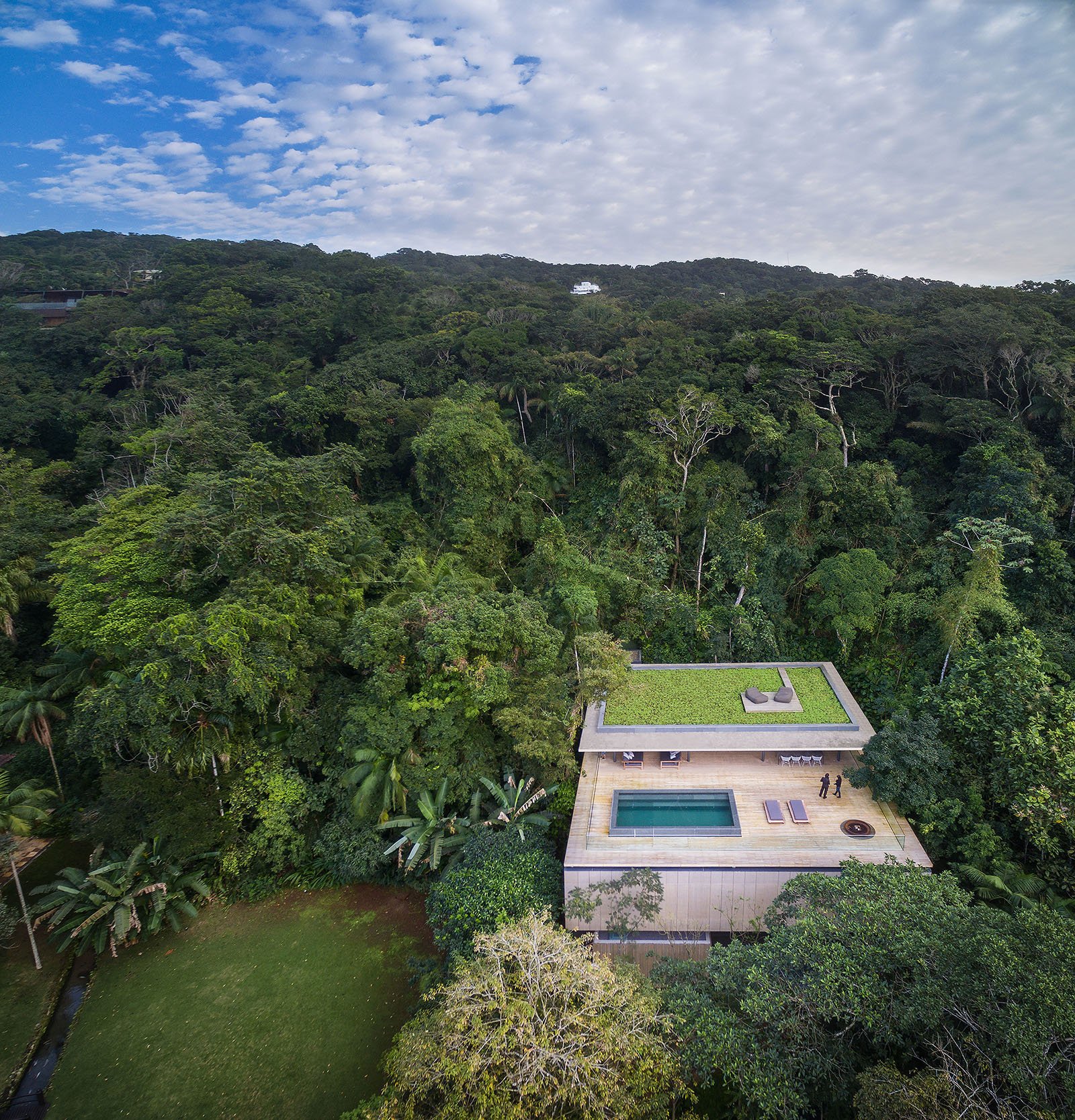 Take a Look Inside the Unique Jungle House by Studio MK 27 18