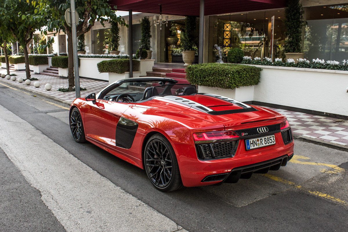 Topless V10 Pleasure in Barcelona – The R8 Spyder 10