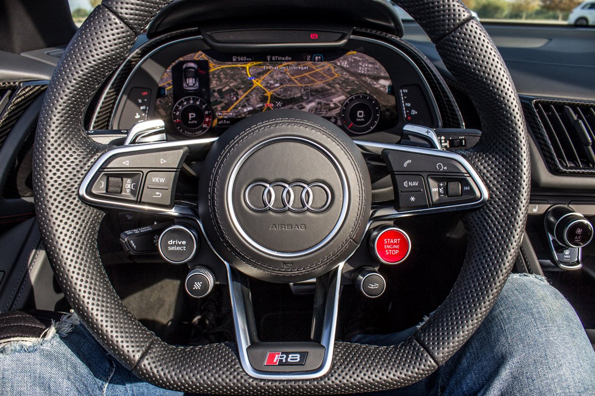 Topless V10 Pleasure in Barcelona – The R8 Spyder 3