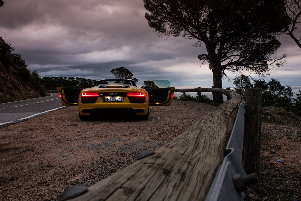Topless V10 Pleasure in Barcelona – The R8 Spyder 9