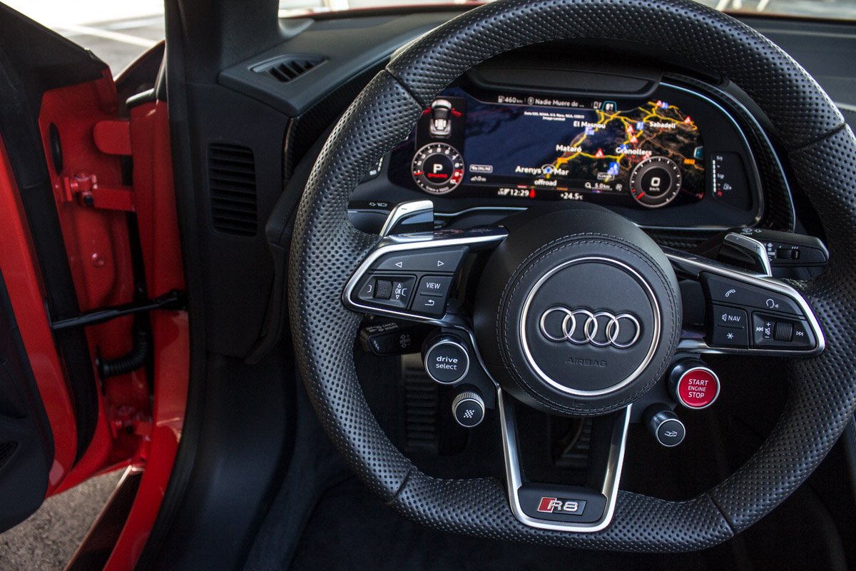 Topless V10 Pleasure in Barcelona – The R8 Spyder 13