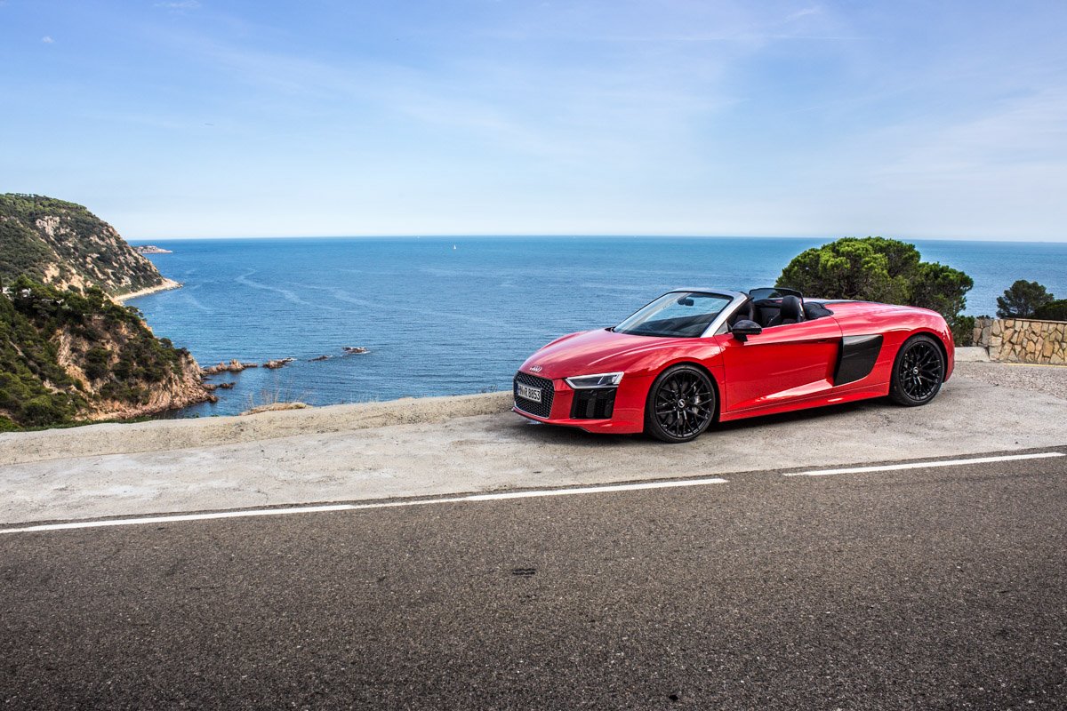 Topless V10 Pleasure in Barcelona – The R8 Spyder 14