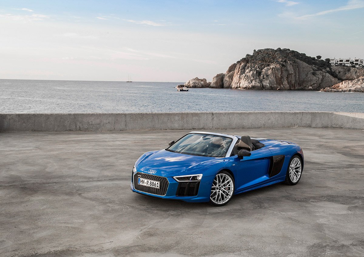 Zerzaustes Haar im neuen Audi R8 Spyder 4