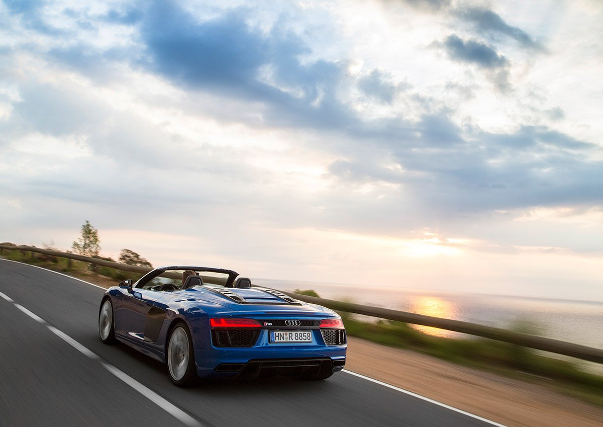 Zerzaustes Haar im neuen Audi R8 Spyder 6