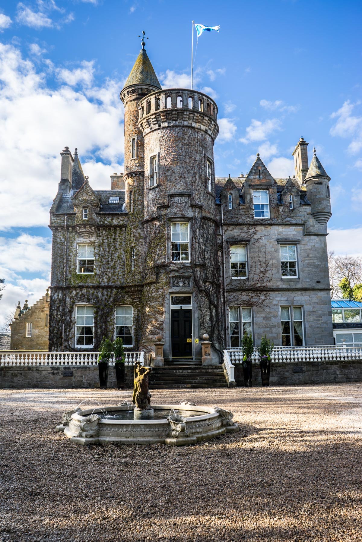 Staying at Carlowrie Castle, Edinburgh 10