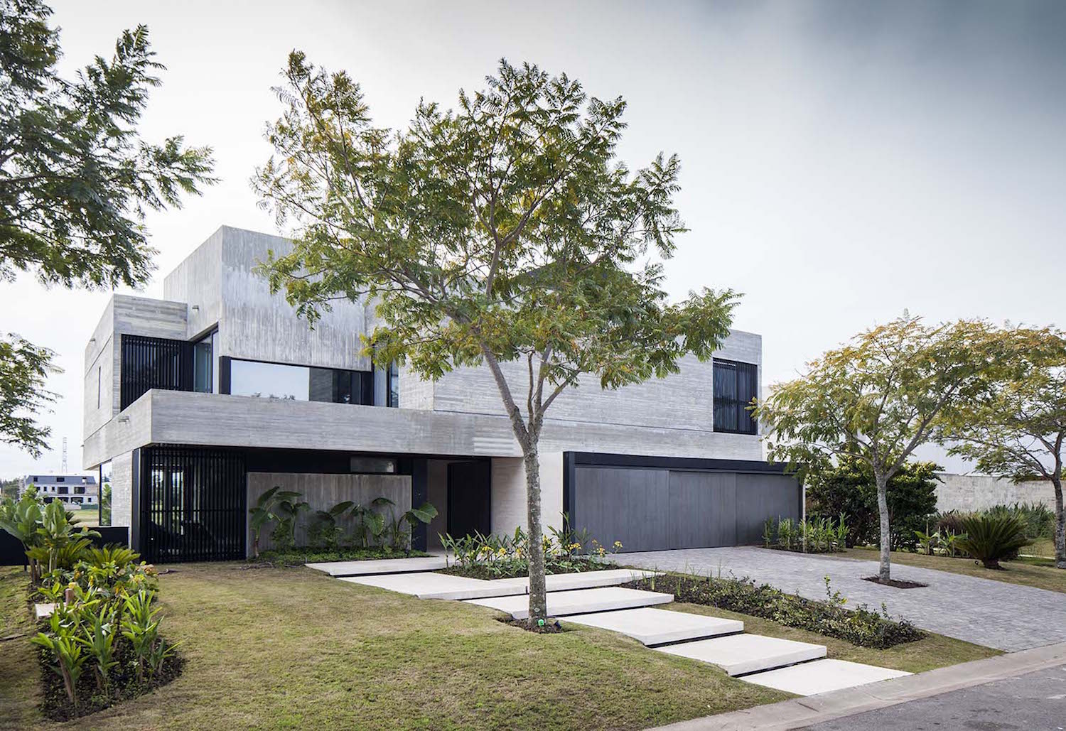 Modernes Betonhaus in Buenos Aires von REMY Architects 2
