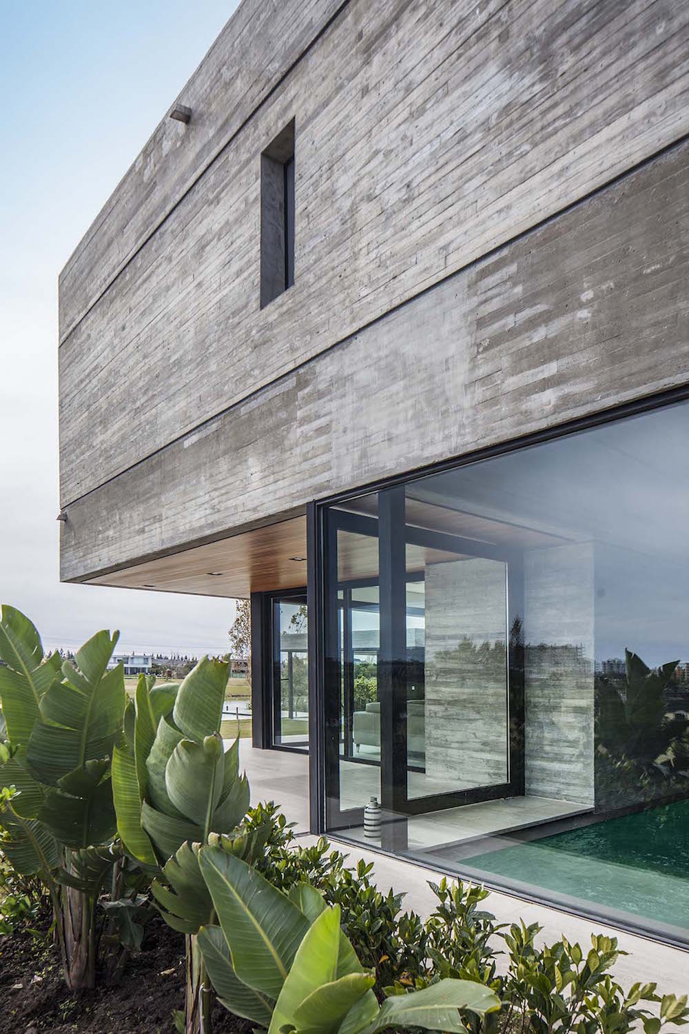 Modernes Betonhaus in Buenos Aires von REMY Architects 11