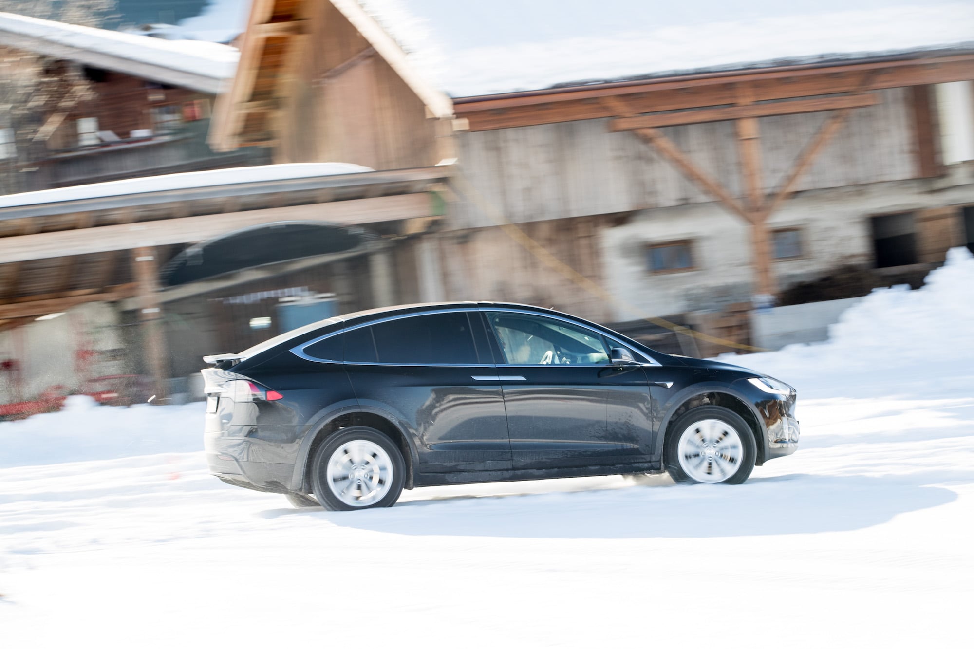 Härteprobe unter winterlichen Bedingungen: Die Tesla Winter Driving Experience