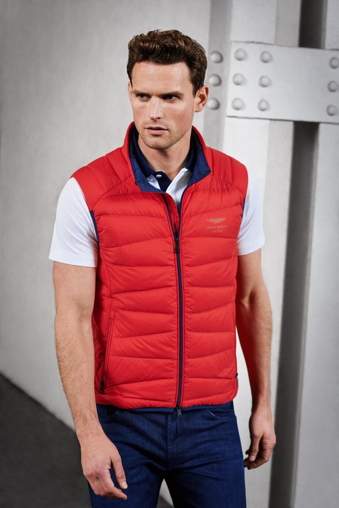 Die neue Capsule Collection Aston Martin by Hackett & Aston Martin Racing