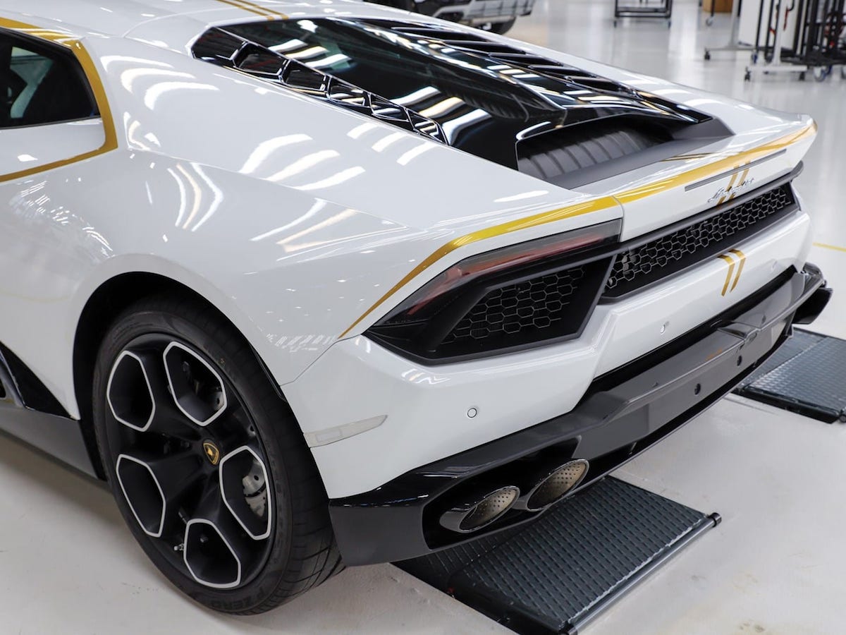 His Holiness Pope Francis Putting His Lamborghini Huracan Up For Auction 6