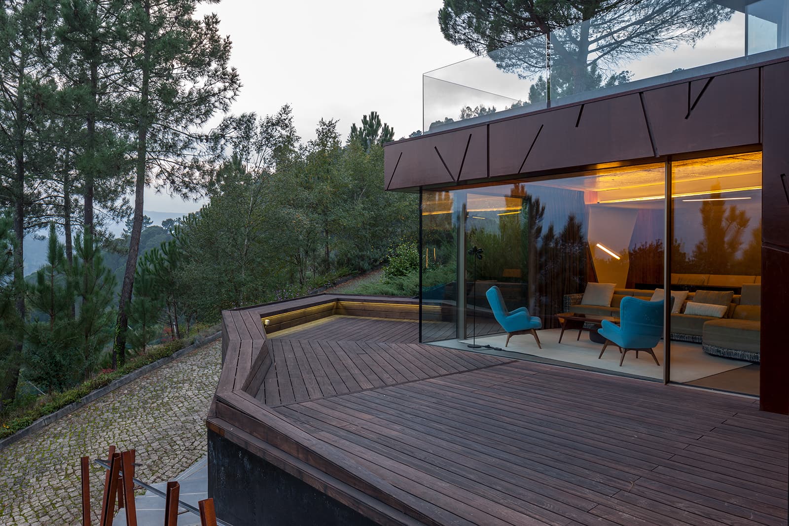 House in Duero Valley by MJARC Architects 01