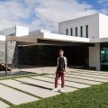 Ein Blick in Zedd’s $16 Millionen Dollar Anwesen in Los Angeles