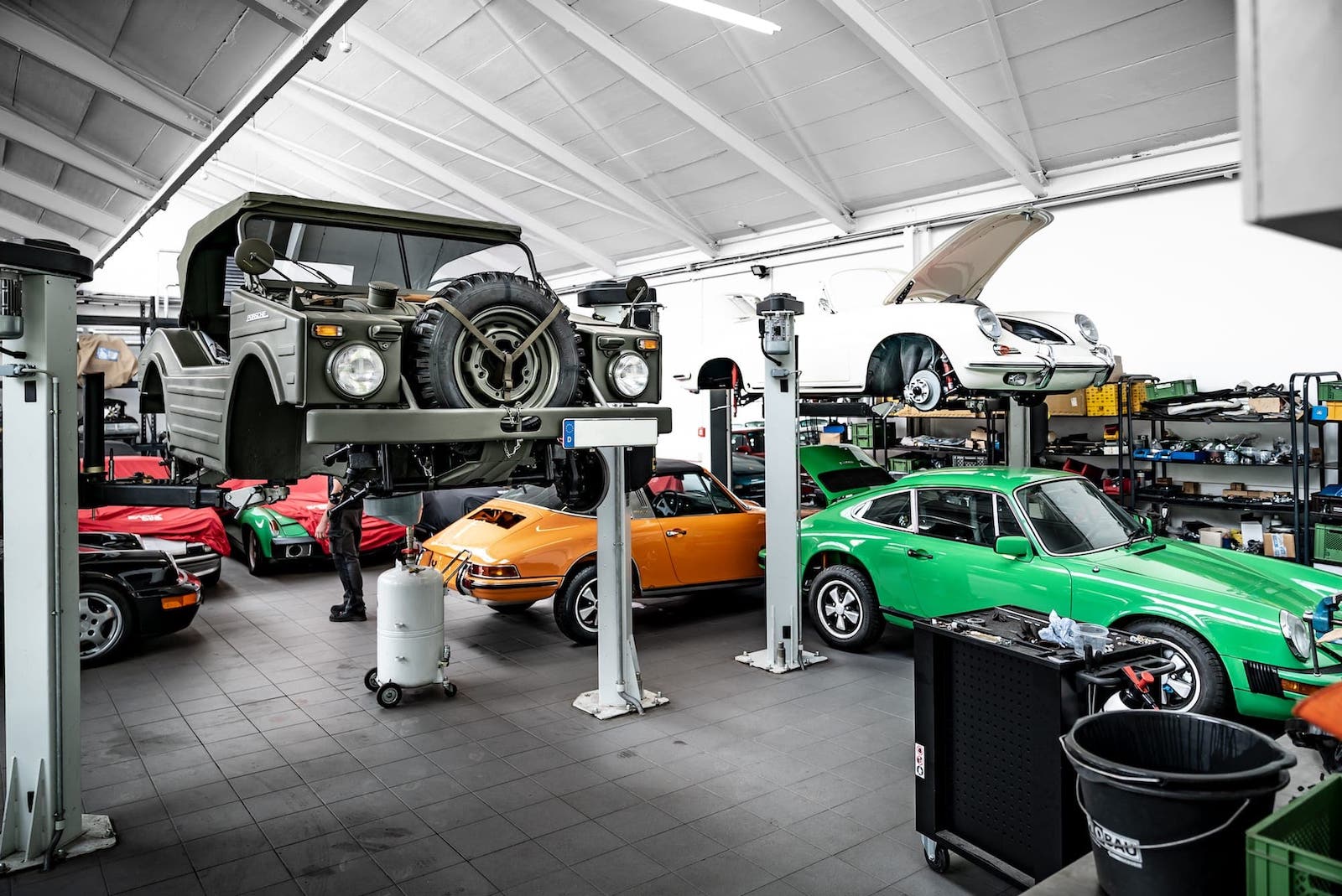 early 911s: Zu Besuch in den beeindruckenden Porsche 911er Hallen von Manfred Hering 2