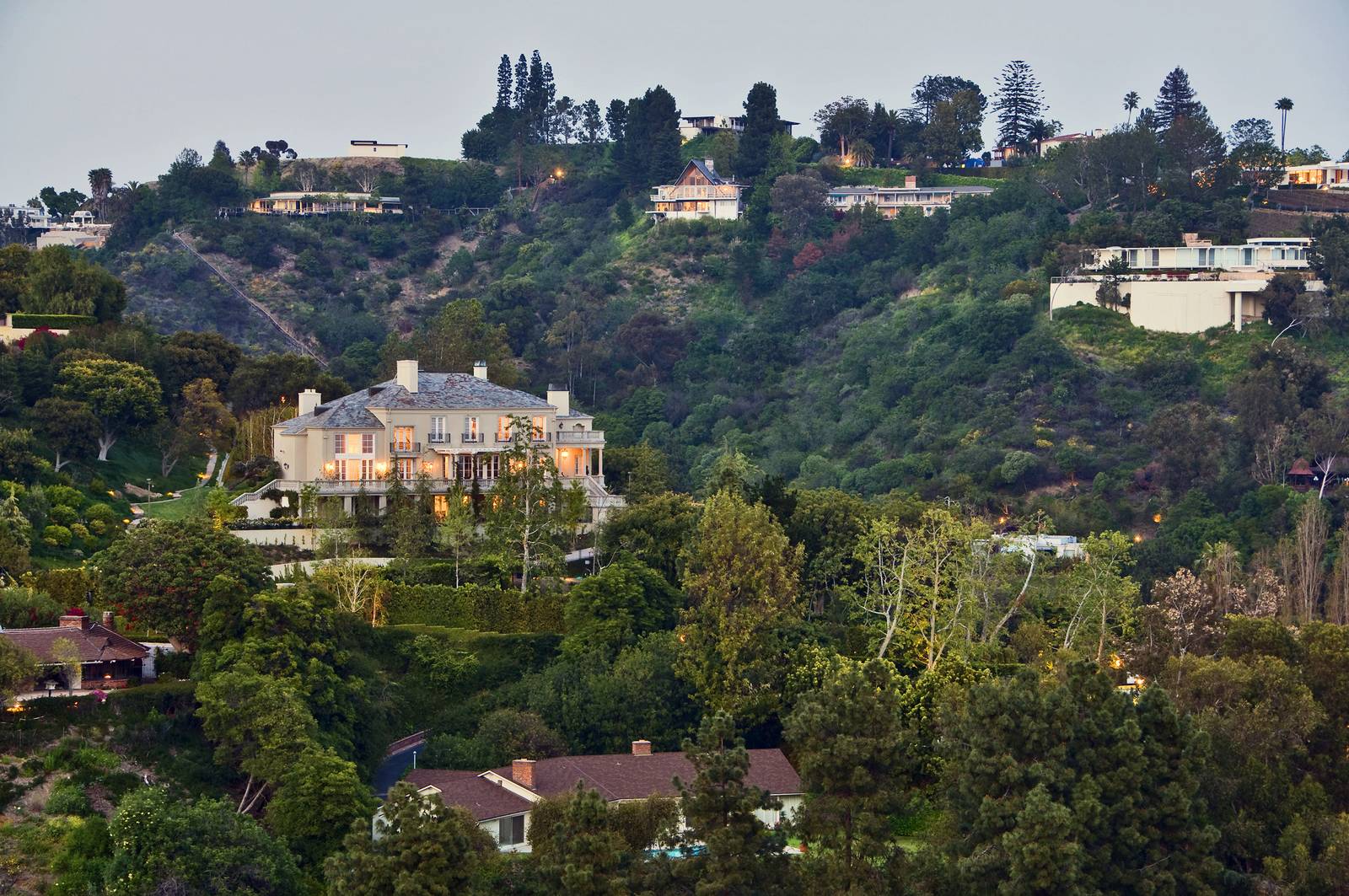 Das sind Elon Musk’s $72 Millionen Dollar Anwesen in Bel Air 1